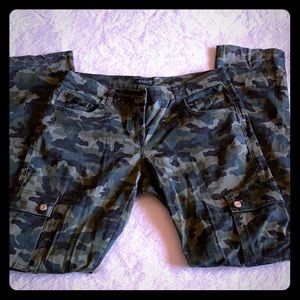 Worn once Camo pants worn once